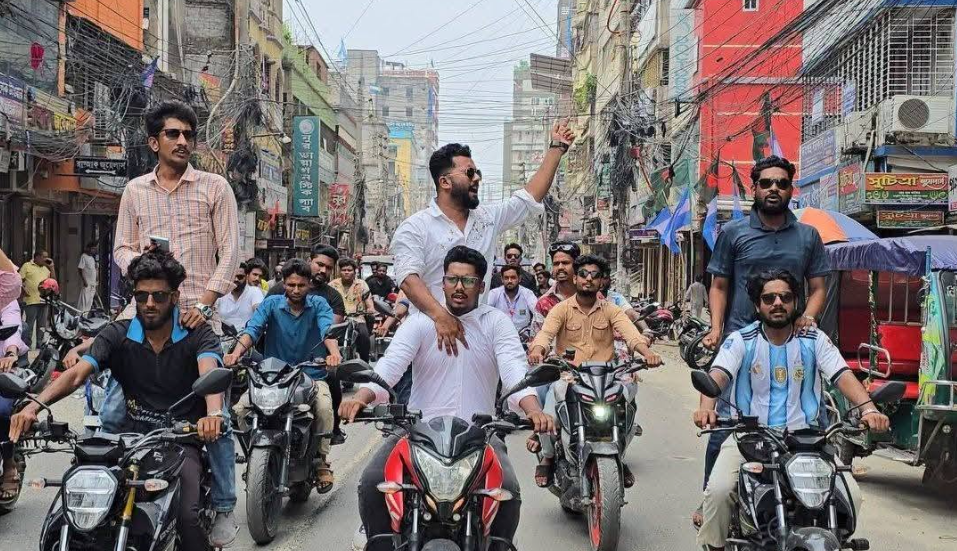 ফরিদপুরে আওয়ামী লীগের প্রতিষ্ঠা বার্ষিকীর সহিংসতা প্রতিরোধে রাজপথে ছাত্রদল