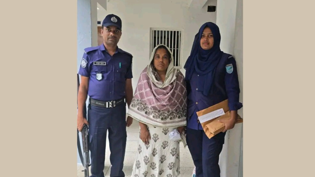 সাভারে বিরুলিয়া পুলিশ ক্যাম্পের অভিযান ২৬ পিস ইয়াবাসহ কুখ্যাত নারী মাদক ব্যবসায়ীসহ গ্রেফতার ২