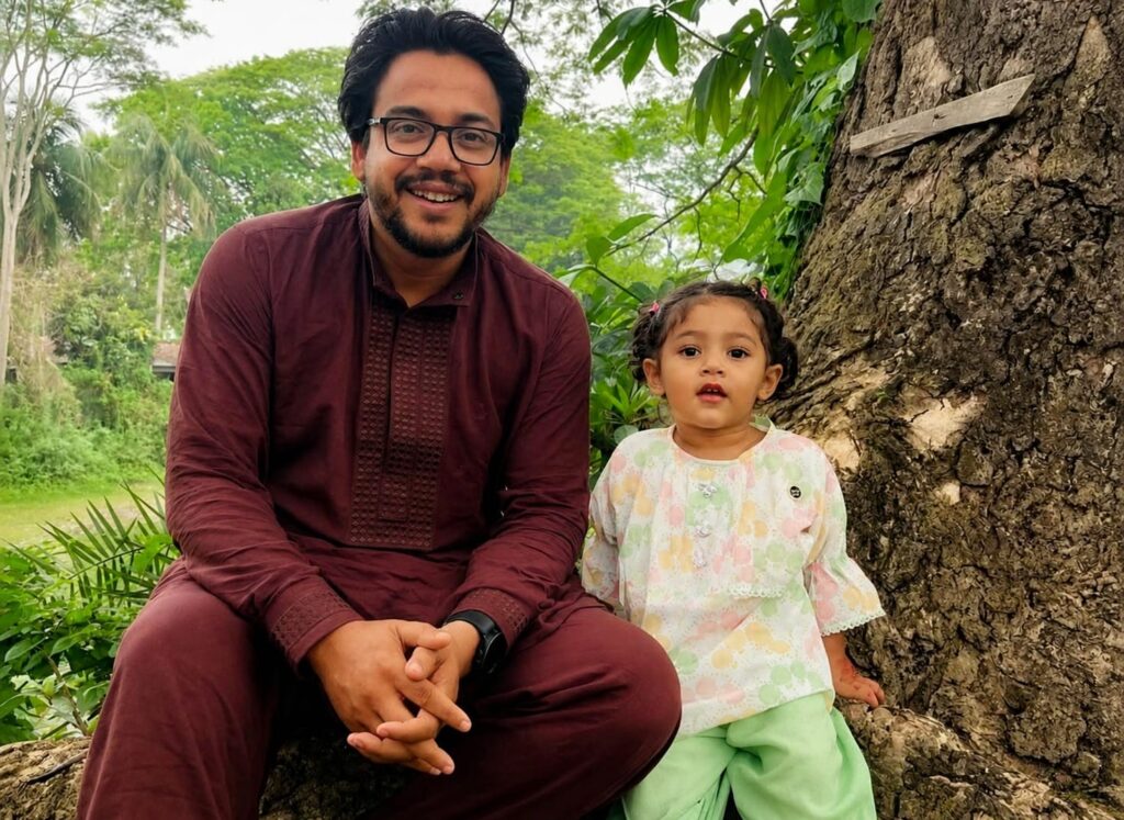 দ্বিতীয় জন্মদিনেই সড়ক দুর্ঘটনায় নিভে গেল শরীয়তপুরের ছোট্ট জাইমার জীবনপ্রদীপ