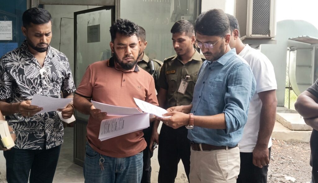 ধামরাইয়ে অনুমোদনহীন ব্যাটারি কারখানায় ভ্রাম্যমাণ আদালতের অভিযান, জরিমানা ১ লাখ টাকা