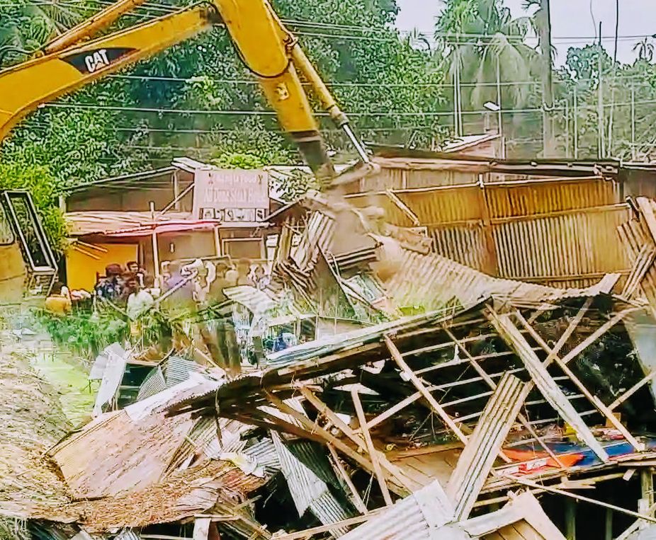 লক্ষ্মীপুর – রায়পুরে সরকারি জমি দখল মুক্ত ৬২টি অবৈধ দোকান উচ্ছেদ শুরু হচ্ছে খাল খনন কর্মসূচি।