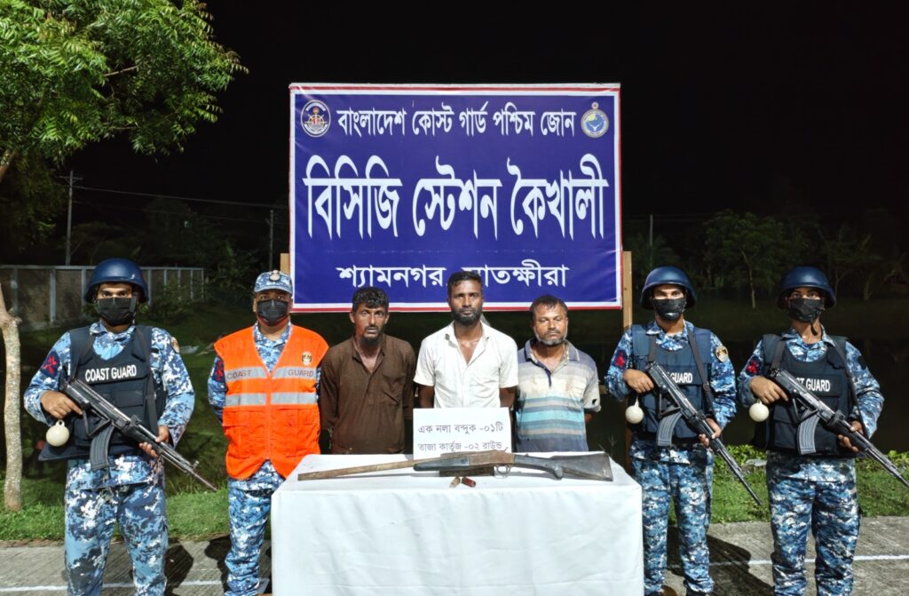 ‎সুন্দরবনের ত্রাস জোনাব বাহিনীর তিন সদস্য অস্ত্রসহ আটক: কোস্ট গার্ডের বিশেষ অভিযানে বড় সাফল্য