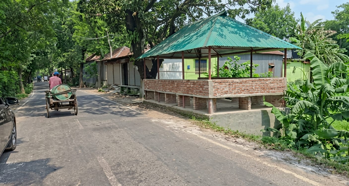 ধামরাইয়ে যাত্রী ছাউনি নিয়ে প্রশ্ন, জনসেবার বদলে অর্থ অপচয়ের অভিযোগ