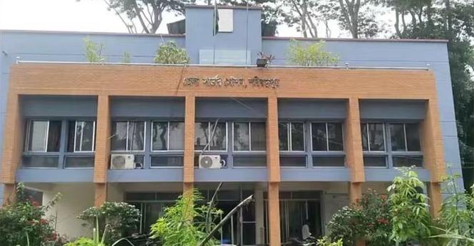 শরীয়তপুর নির্বাচন অফিসে অভিযোগ: দালাল ছাড়া মিলছে না সেবা