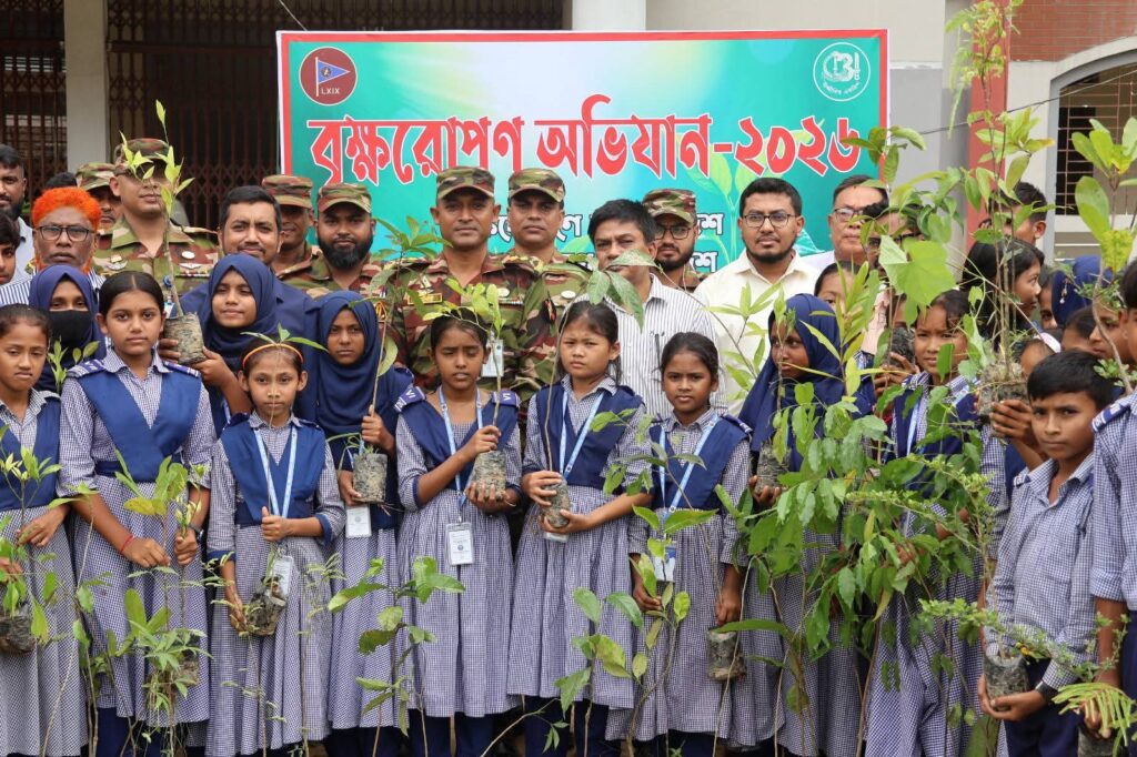 পরিবেশ সুরক্ষায় আলীকদম সেনা জোনের অনন্য উদ্যোগ: শিক্ষার্থীদের মাঝে চারা বিতরণ, ৬৫ হাজার বৃক্ষরোপণের মেগা প্রজেক্ট গ্রহণ।’