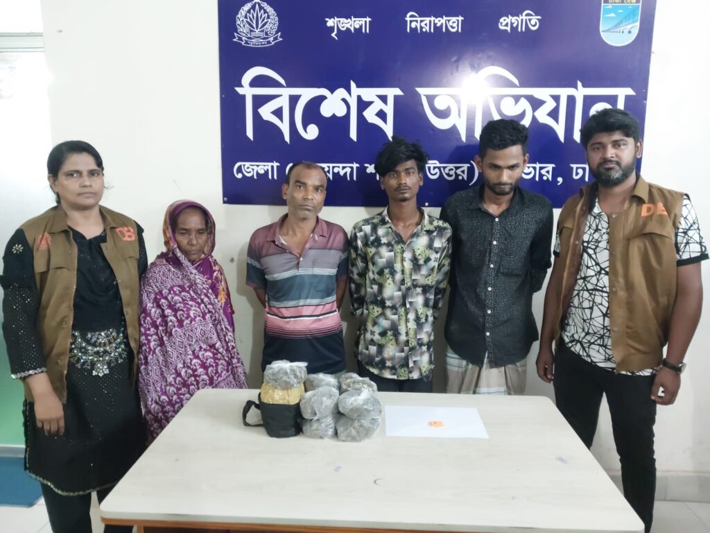 আশুলিয়ায় পৃথক অভিযানে ২ কেজি গাঁজা ও ৫০ পিস ইয়াবাসহ ৪ মাদক ব্যবসায়ী গ্রেপ্তার