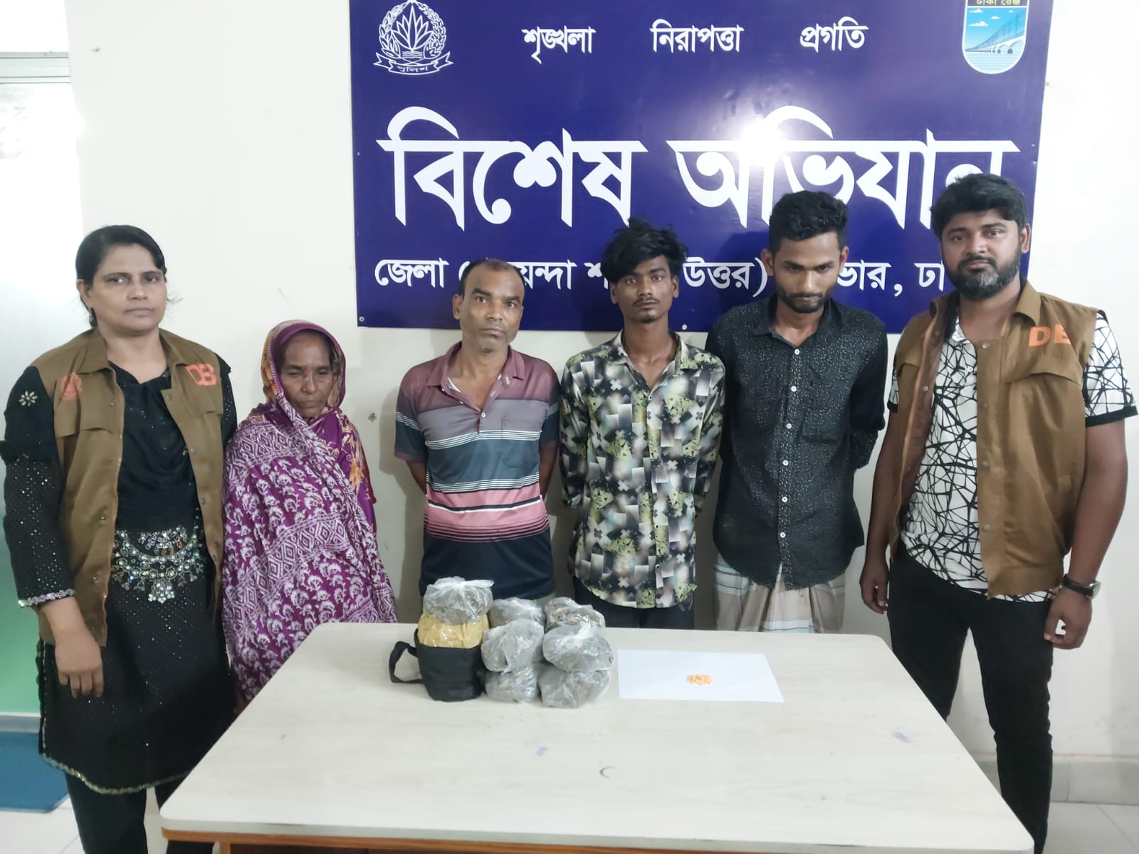 আশুলিয়ায় পৃথক অভিযানে ২ কেজি গাঁজা ও ৫০ পিস ইয়াবাসহ ৪ মাদক ব্যবসায়ী গ্রেপ্তার