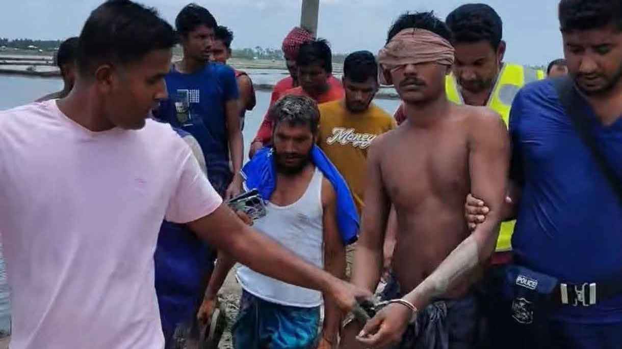 ‎সুন্দরবনে কোস্ট গার্ডের বিশেষ অভিযানে‘দুলাভাই বাহিনী’র প্রধান রবিউল ইসলাম আটক