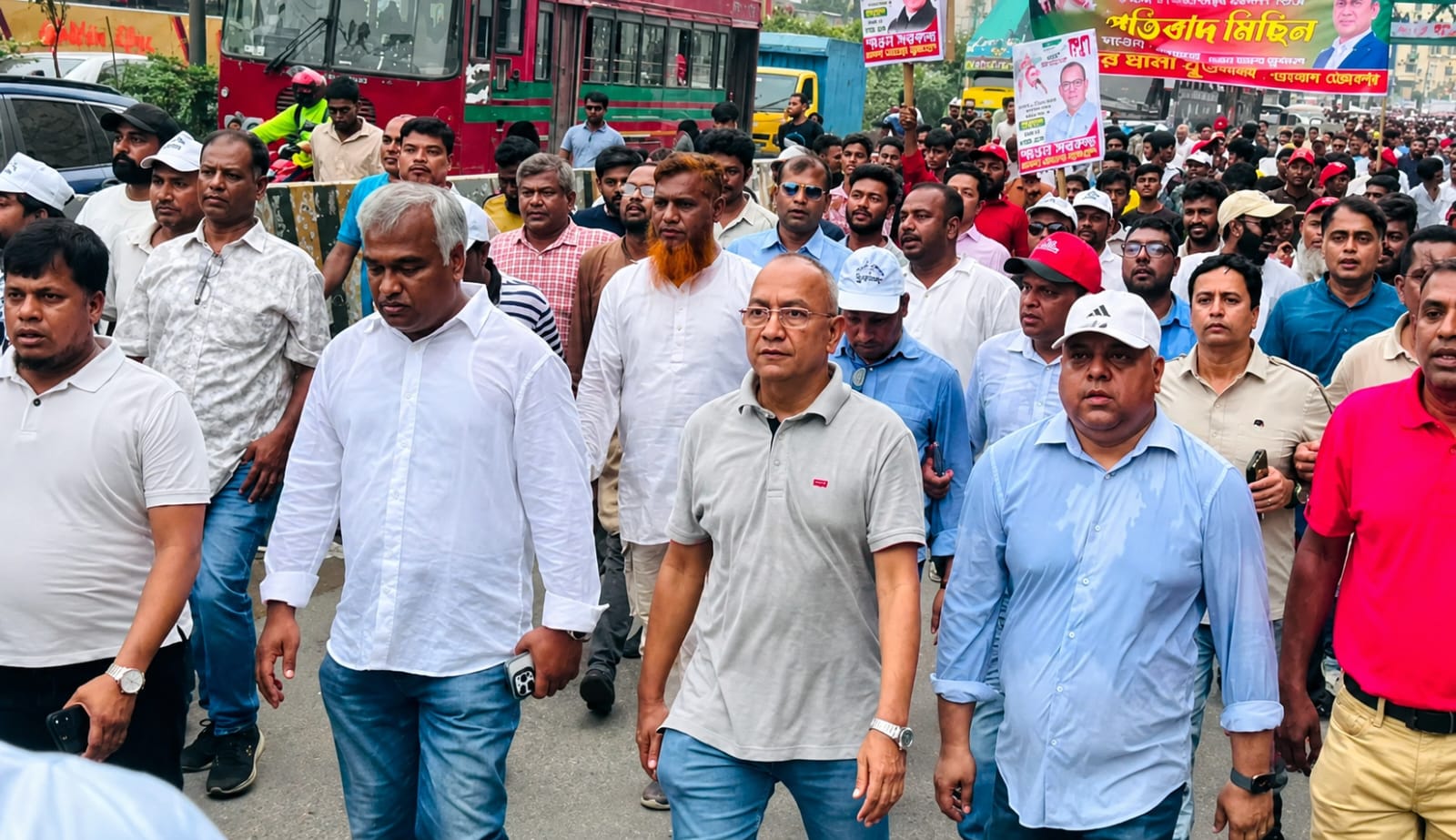 অপপ্রচার ও শিষ্টাচারবহির্ভূত রাজনীতির বিরুদ্ধে সাভারে যুবদলের প্রতিবাদ মিছিল