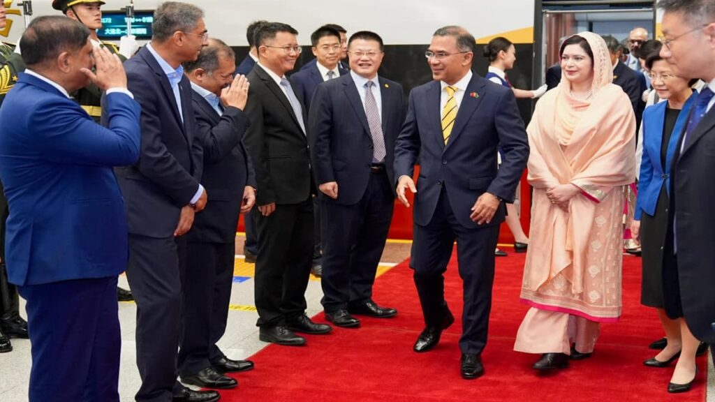 বেইজিংয়ে প্রধানমন্ত্রী তারেক রহমানকে লাল গালিচা সংবর্ধনা