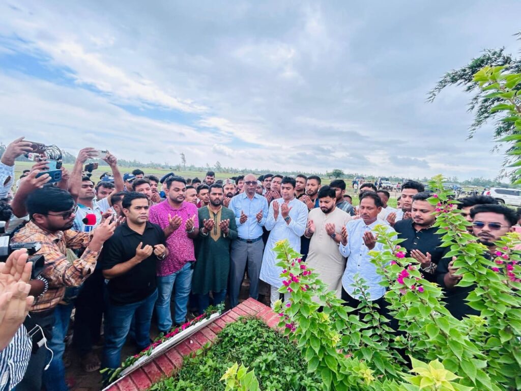 কক্সবাজারে শহীদ ওয়াসিম আকরামের কবর জিয়ারত করলেন ইন্জিনিয়ার ইসরাক হোসেন এমপি:
