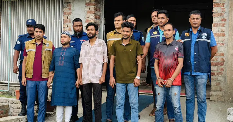 ময়মনসিংহে ভাড়াটিয়া হত্যা: বাসা ভাড়া বিরোধ ও মাকে মারধরের ঘটনার জেরে ৫ ভাই গ্রেপ্তার
