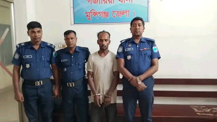 গজারিয়ায় পুলিশের অভিযানে চার মামলার পলাতক আসামি গ্রেপ্তার
