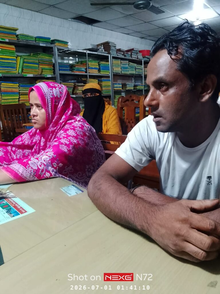 চাঁদপুরে স্ত্রীর পরকীয়ায় ১৭ বছরের সংসার ভেঙে স্বেচ্ছাসেবকলীগ নেতার সাথে বিয়ে