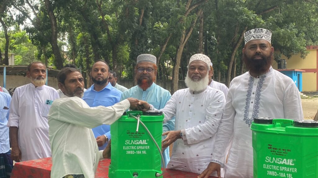 এমপি আলী আজমের উদ্যোগে ১৭ ইউনিয়নের কৃষকদের মাঝে ৯০টি স্প্রে মেশিন বিতরণ