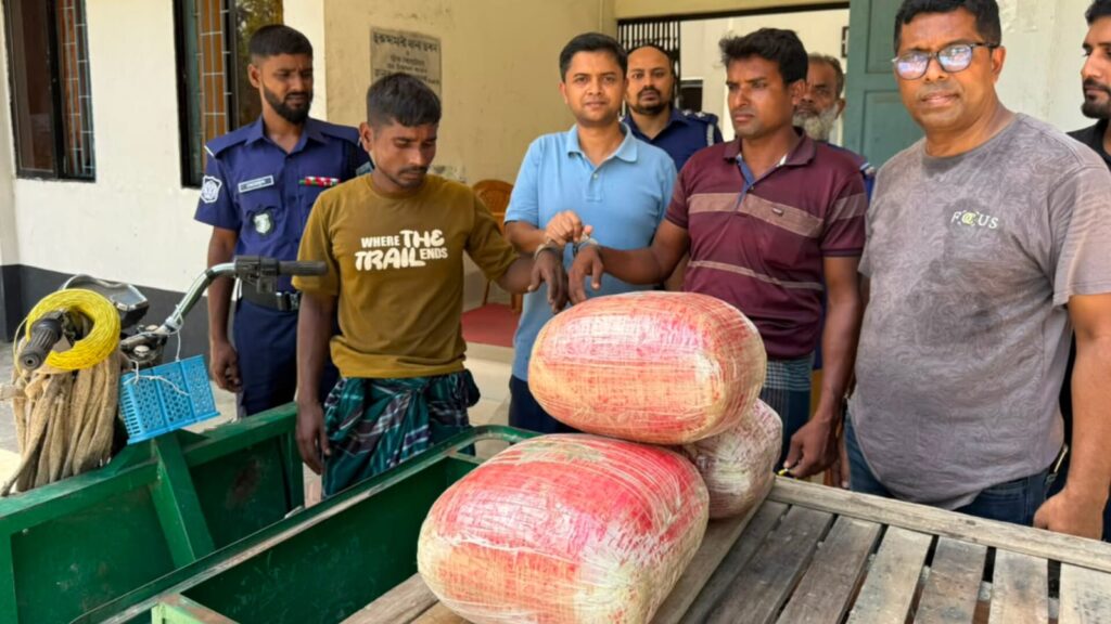 ভূরুঙ্গামারীতে অটোভ্যান থেকে ১৪ কেজি ভারতীয় গাঁজা উদ্ধার, আটক ২