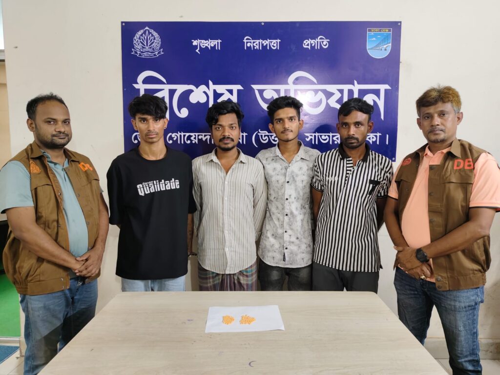 আশুলিয়া-সাভারে পৃথক অভিযানে ১০০ পিস ইয়াবাসহ ৪ মাদক ব্যবসায়ী গ্রেপ্তার