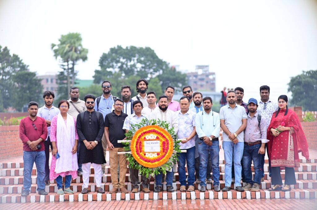 জাতীয় স্মৃতিসৌধে ফুল দিয়ে শ্রদ্ধা জানাল নবগঠিত আশুলিয়া মডেল প্রেসক্লাব