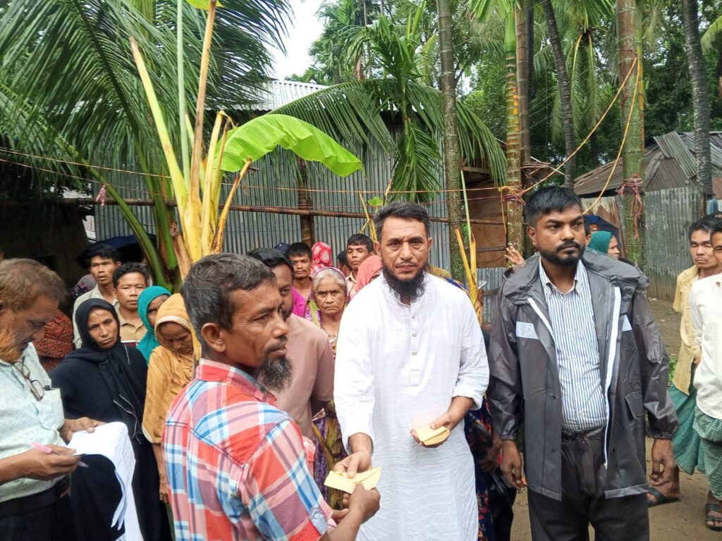 লামায় বন্যায় ক্ষতিগ্রস্ত ১৫০ পরিবারকে নগদ সহায়তা দিলেন আইয়ুব আলী কোম্পানি।