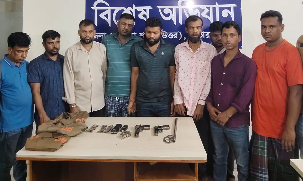 আশুলিয়ায় ডাকাতির প্রস্তুতিকালে অস্ত্রসহ আন্তঃজেলা ডাকাত দলের ৯ সদস্য গ্রেপ্তার