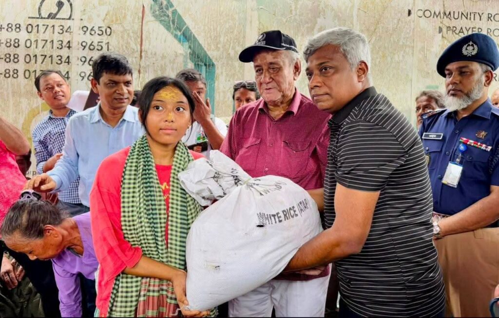 বান্দরবানে বন্যায় ক্ষতিগ্রস্তদের ঘরবাড়ী তৈরী করে দেয়ার ঘোষনা দিয়েছে সরকার।’