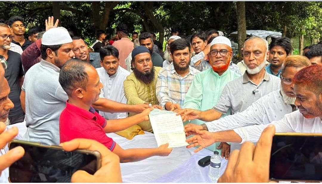 সোনারগাঁওয়ে জনসমক্ষে মুচলেকা দিয়ে মাদক ছাড়লেন চিহ্নিত দুই মাদক ব্যবসায়ী