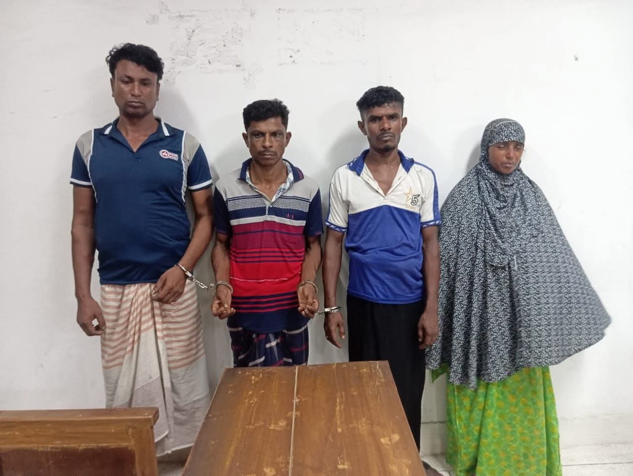 ডুমুরিয়া উপজেলার চুকনগরে নারীসহ ৪ মাদক বিক্রেতার কারাদণ্ড, ইয়াবা-গাঁজাসহ আটক