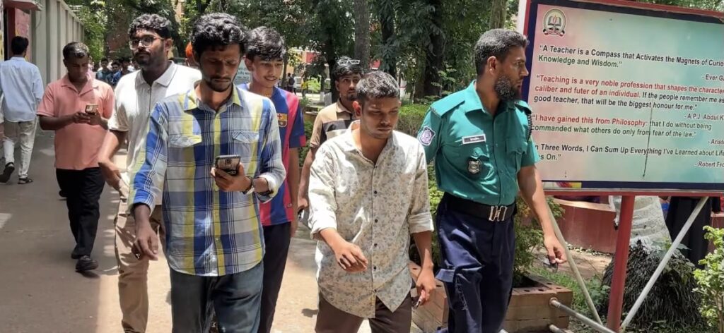 রাজশাহী কলেজে ছাত্রলীগের সঙ্গে সম্পৃক্ততার অভিযোগে শিক্ষার্থী গ্রেপ্তার