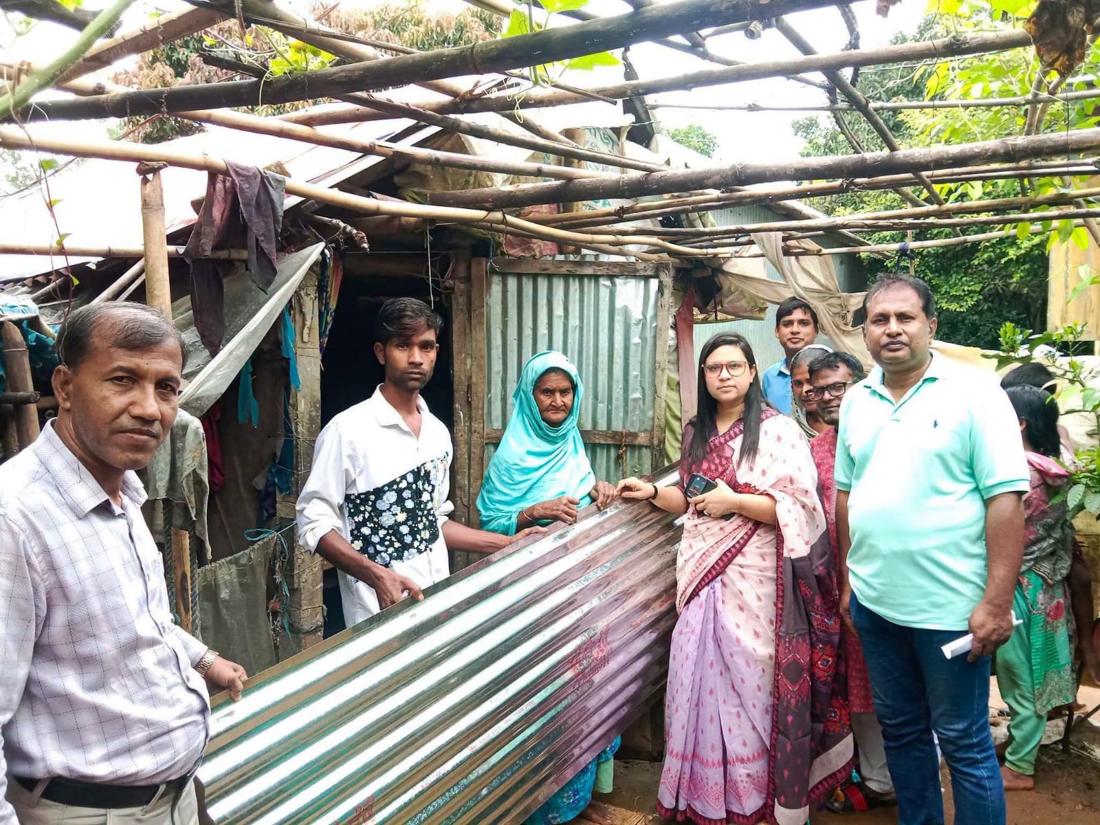 নরসিংদীর শিবপুর ইউএনও ফারজানা ইয়াসমিন একের পর এক মানবিক কাজ করে প্রশংসিত ভাসছে