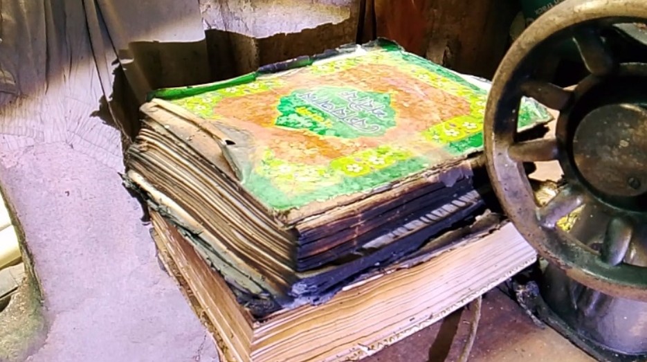 লালমনিরহাটে আগুনে পুড়ে ছাই বসতঘর, অক্ষত অবস্থায় মিলল পবিত্র কোরআন
