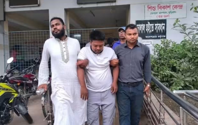 জুলাই গণঅভ্যুত্থান দিবসের অনুষ্ঠানস্থল থেকে বের করে সাংবাদিক পেটালো বিএনপি-ছাত্রদল