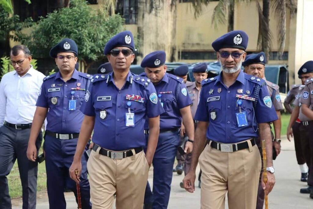 কক্সবাজার জেলা পুলিশের মাস্টার প্যারেড পরিদর্শনে চট্টগ্রাম রেঞ্জের ডিআইজি
