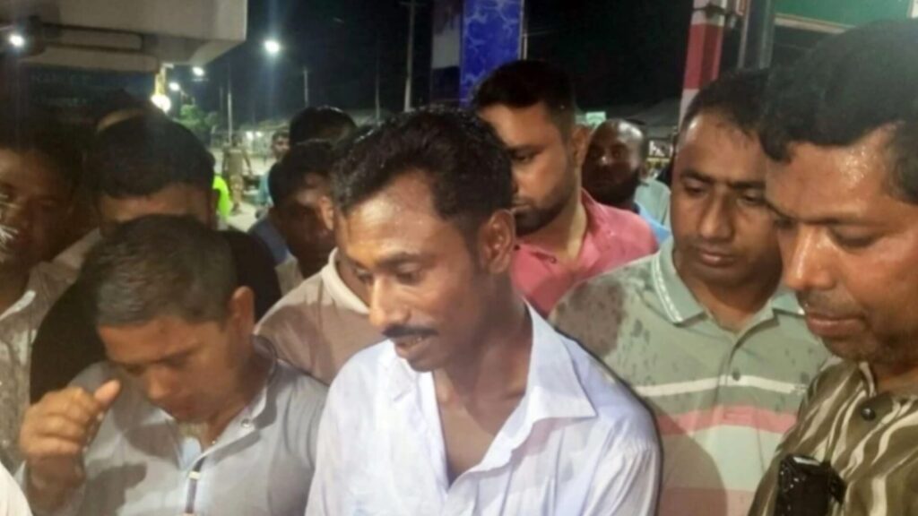 ভূরুঙ্গামারীতে মৃত গরু জবাই করে মাংস বিক্রির অভিযোগ, কসাইকে ১১ হাজার টাকা জরিমানা