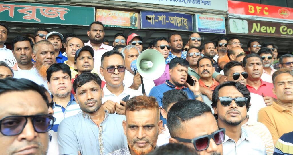 পরিকল্পিত সন্ত্রাসের প্রতিবাদে সাভারে ঢাকা জেলা যুবদলের বিক্ষোভ মিছিল