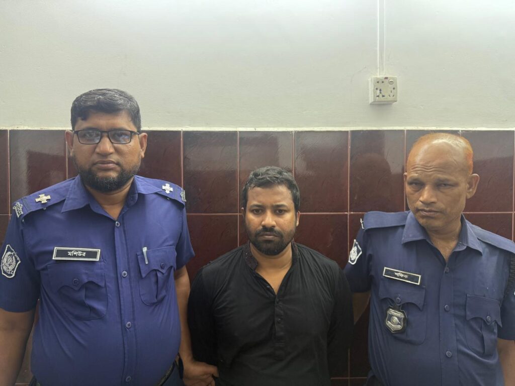 ছাত্র হত্যা ও নাশকতার কার্যক্রমে জড়িত নিষিদ্ধ যুবলীগ নেতা কানকাটা ‘রাজীব’ গ্রেপ্তার
