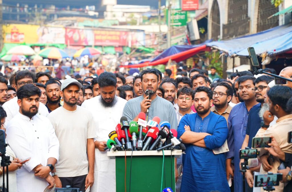 ৩০ অক্টোবর শাহবাগে গণবিক্ষোভের ডাক, কারওয়ান বাজারে এনসিপির লিফলেট বিতরণ