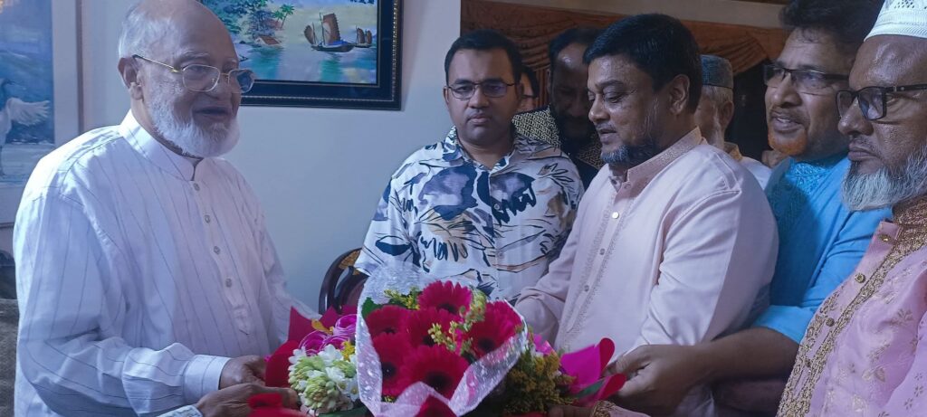মেঘনা বিএনপির ভারপ্রাপ্ত আহ্বায়কের দায়িত্ব পেয়ে ড. মোশাররফকে ফুলেল শুভেচ্ছা জানালেন আব্দুল অদুদ মুন্সী